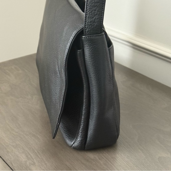 STONE MOUNTAIN Black Leather Shoulder Bag - Picture 2 of 14